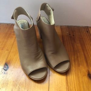 Steve Madden peep toe taupe block heels size 10.